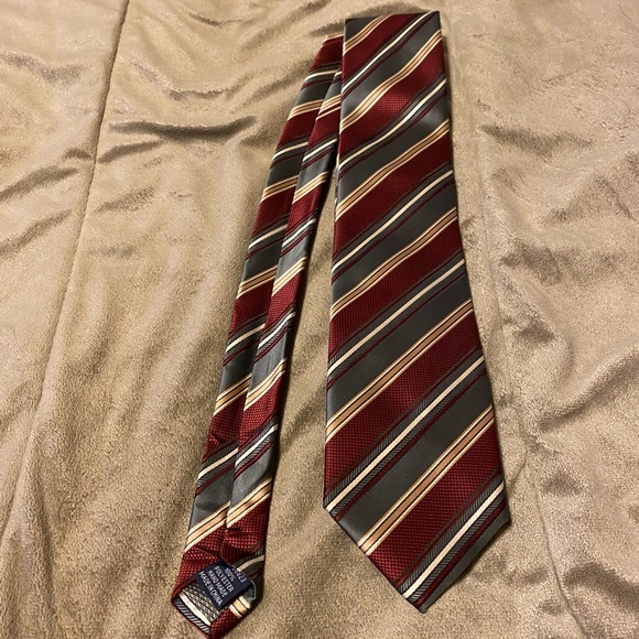 Patterned tie - Picture 2 of 3